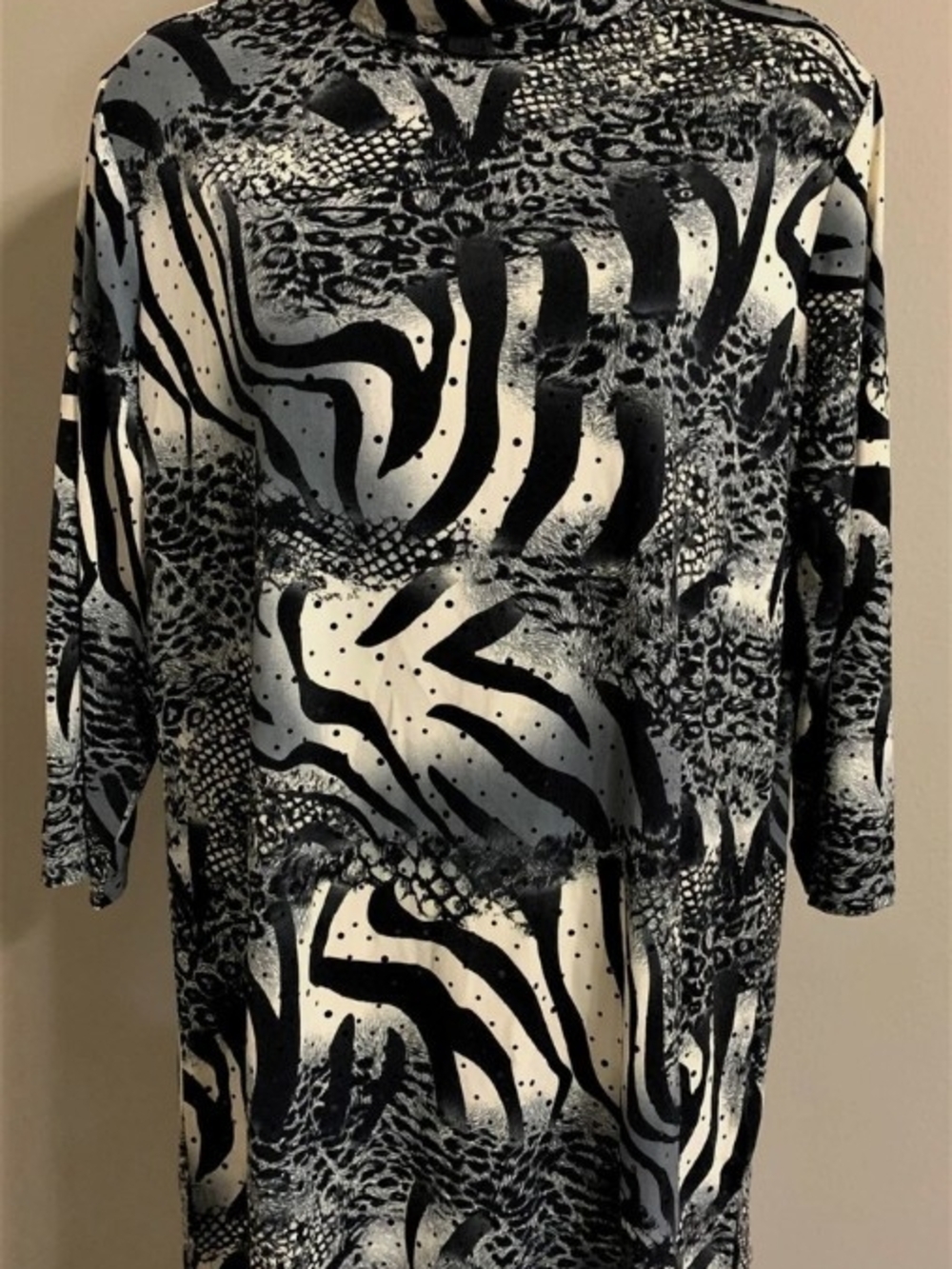 Women's Black & White Animal Print Tunic Top